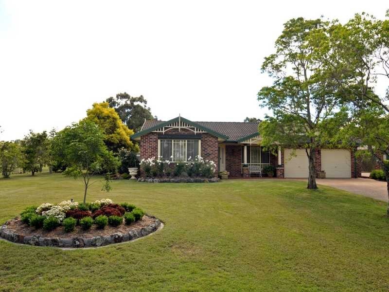 4 Cedarwood Cl, Bolwarra Heights NSW 2320