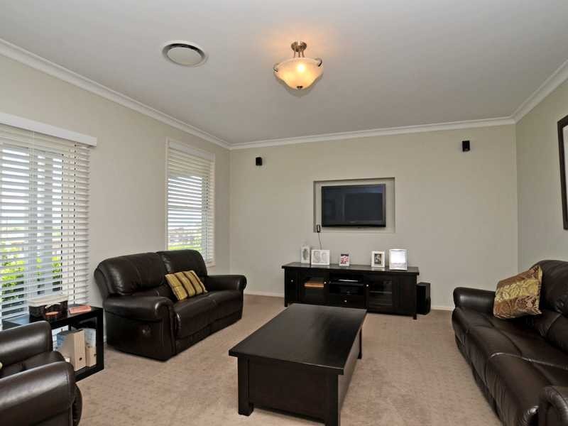 3 Golden Ash Cl, Aberglasslyn NSW 2320