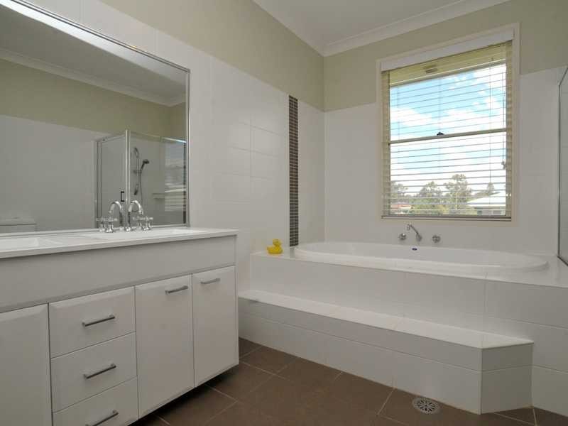 3 Golden Ash Cl, Aberglasslyn NSW 2320