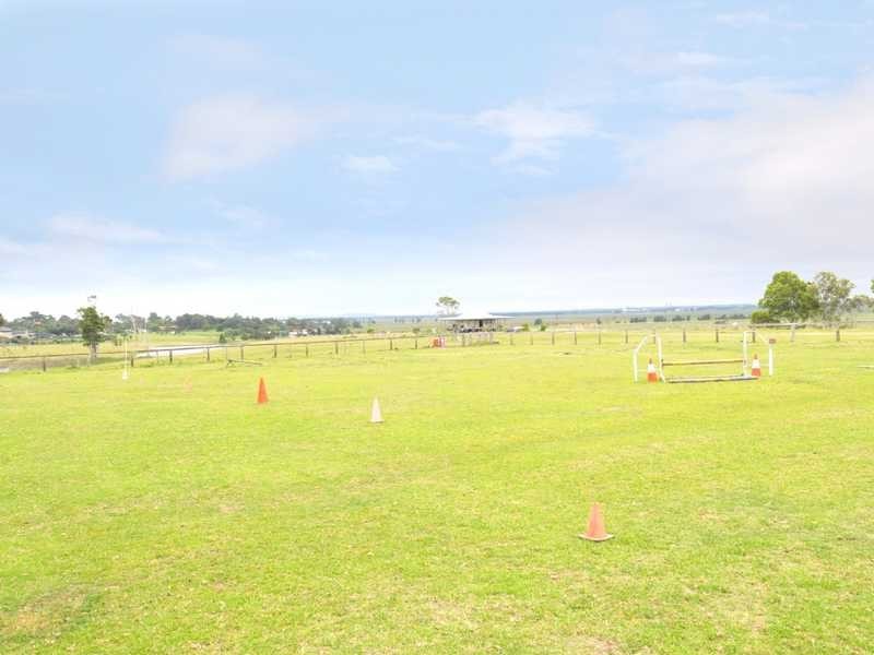 163 Lenaghans Drive, Black Hill NSW 2322