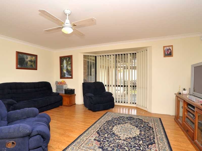 4 Holliday cl, Rutherford NSW 2320