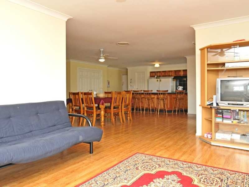 4 Holliday cl, Rutherford NSW 2320