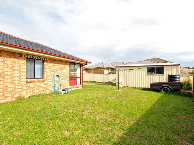 4 Holliday cl, Rutherford NSW 2320