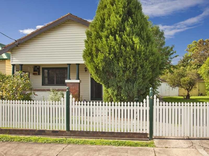 4 Stuart Street, Lorn NSW 2320