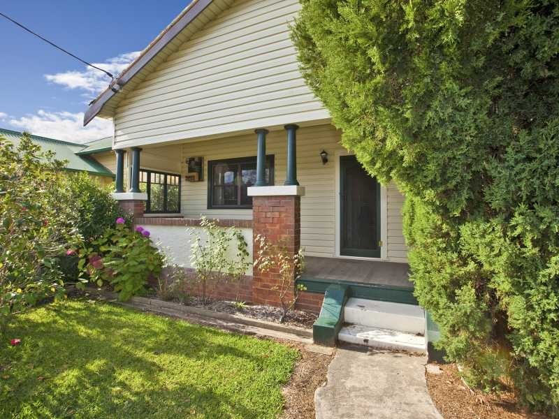 4 Stuart Street, Lorn NSW 2320