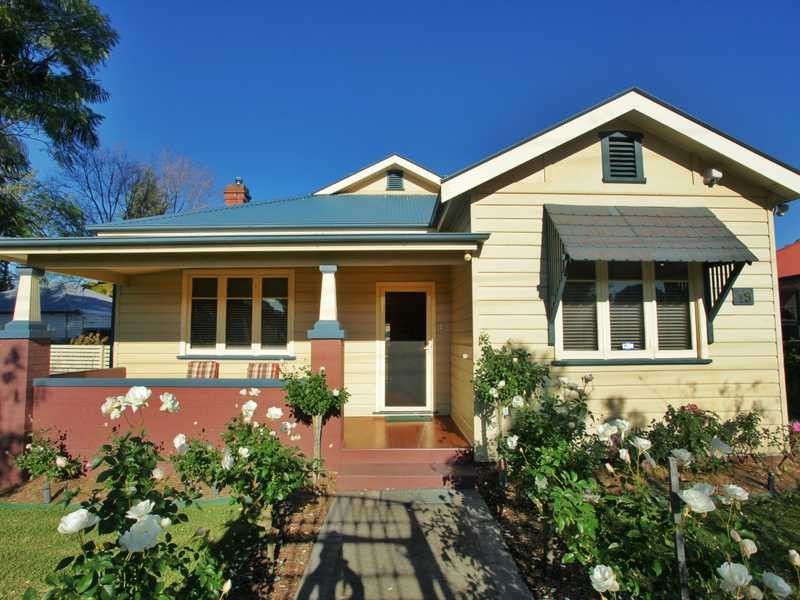 19 Queen St, Lorn NSW 2320
