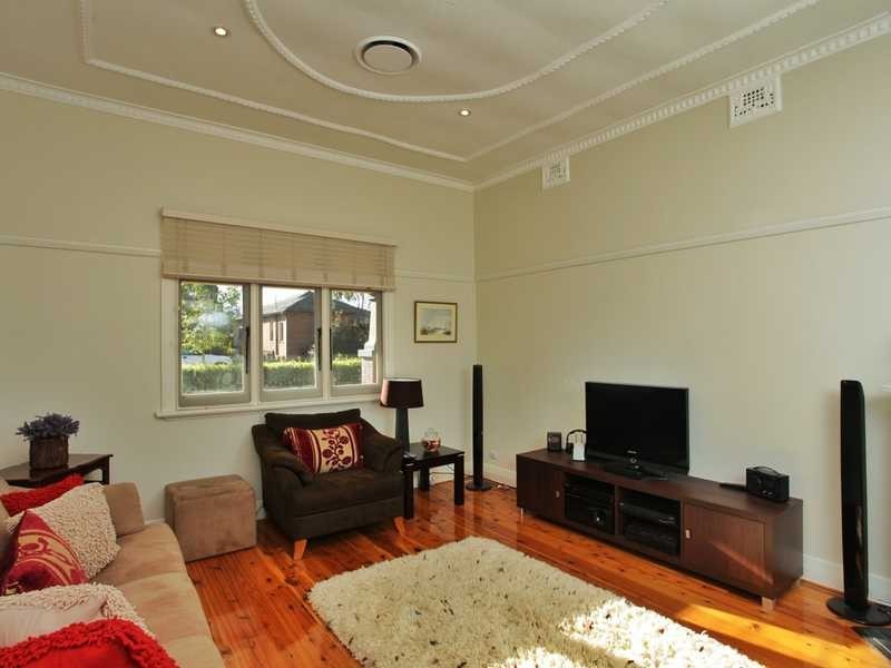 19 Queen St, Lorn NSW 2320