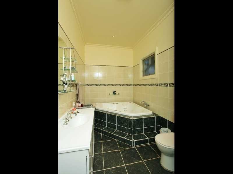 19 Queen St, Lorn NSW 2320
