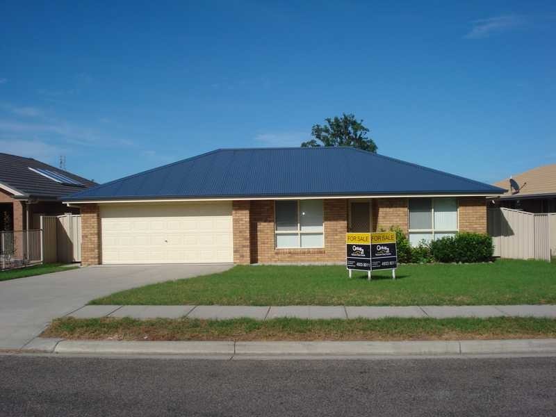 52 Sale Street, Greta NSW 2334
