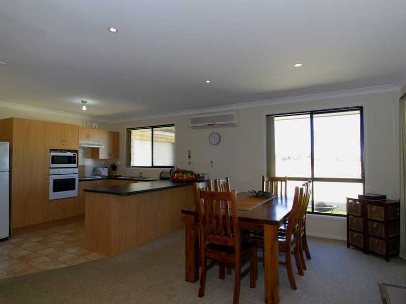 18 Aaron Cove, Aberglasslyn NSW 2320