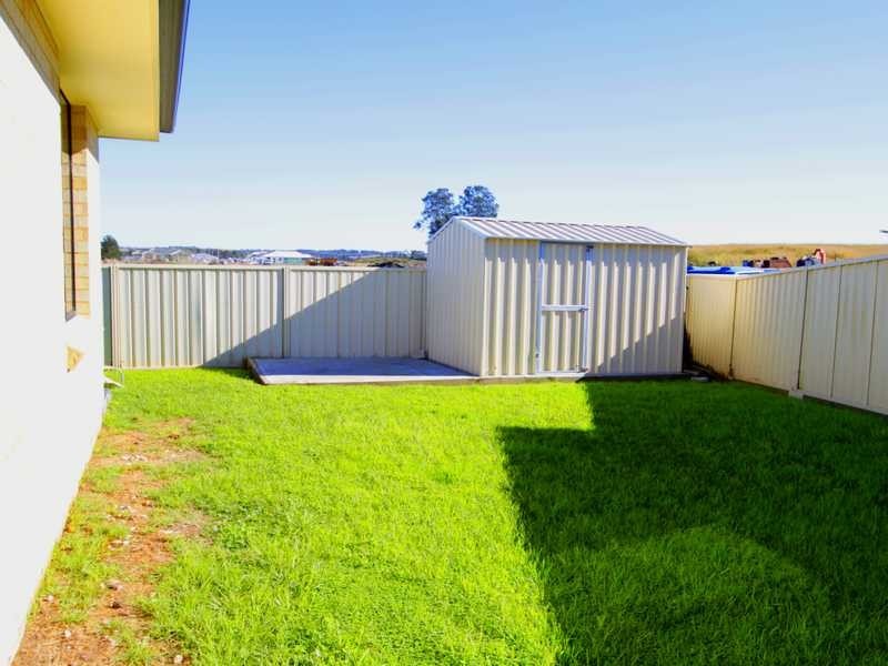 18 Aaron Cove, Aberglasslyn NSW 2320