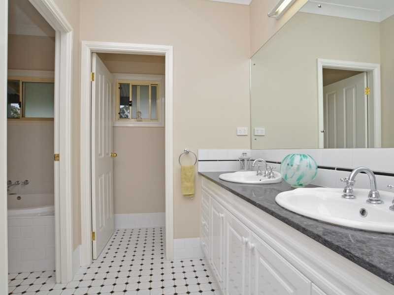 11 Reynolds St, Paterson NSW 2421