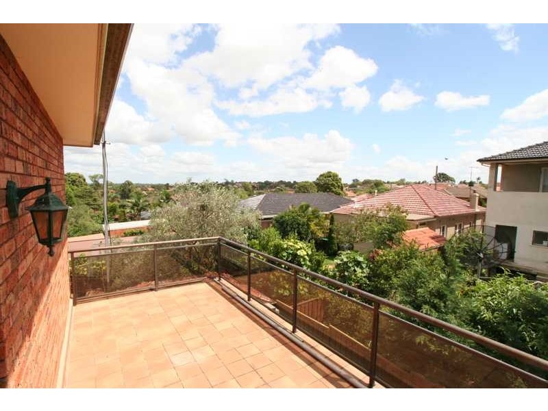 1 Woodlawn Avenue, Earlwood NSW 2206