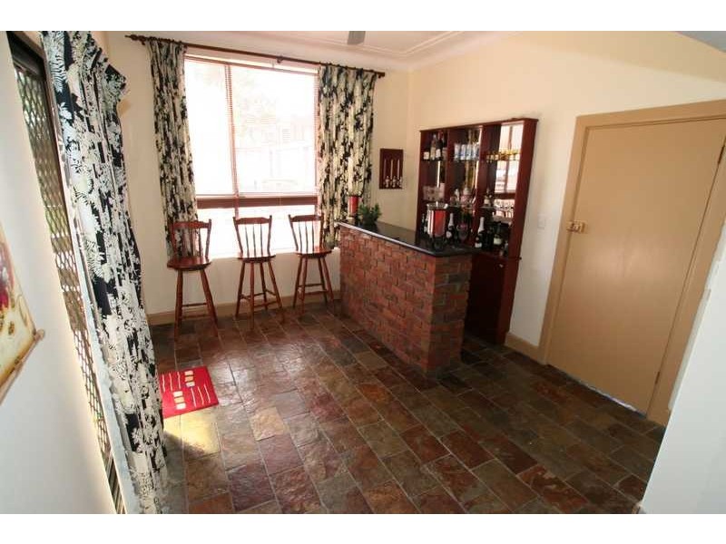 1 Woodlawn Avenue, Earlwood NSW 2206