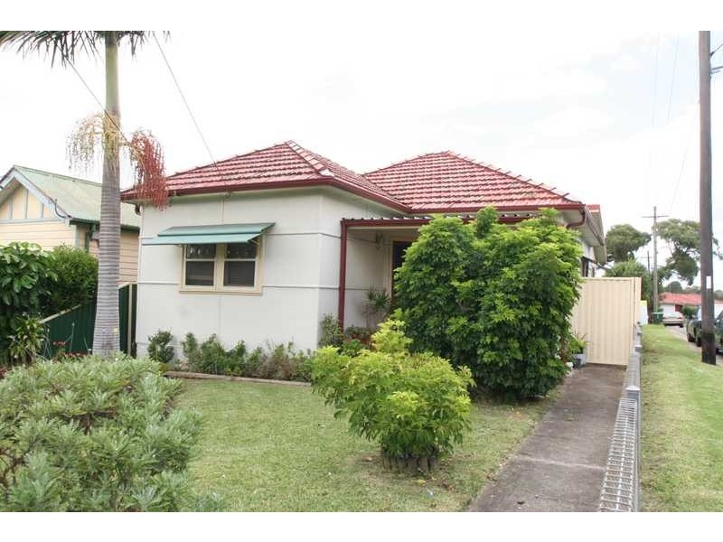 8 Phillip Street, Roselands NSW 2196