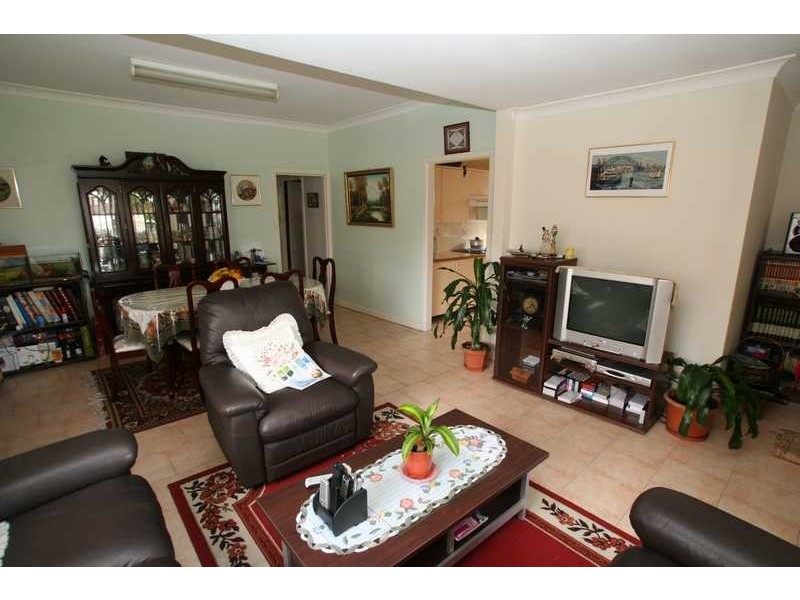 8 Phillip Street, Roselands NSW 2196