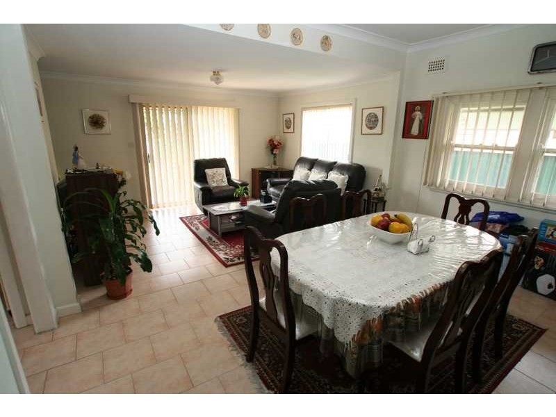 8 Phillip Street, Roselands NSW 2196