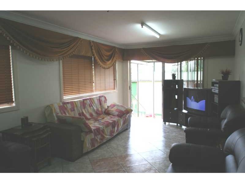 6 Leo Avenue, Lurnea NSW 2170