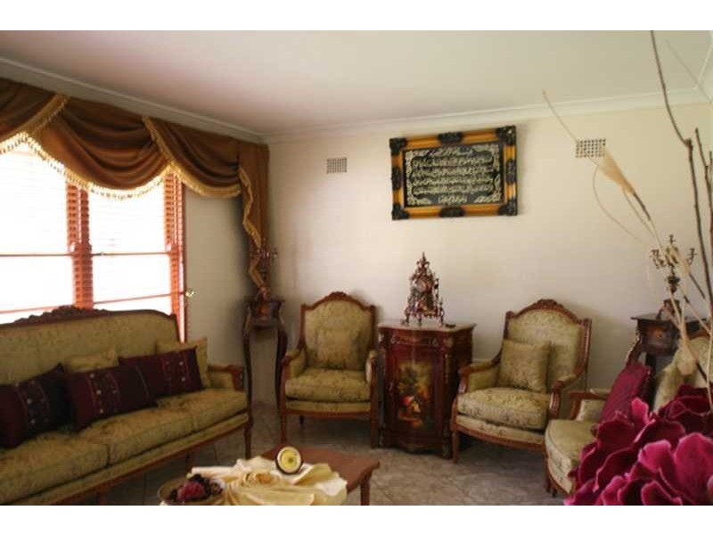 6 Leo Avenue, Lurnea NSW 2170