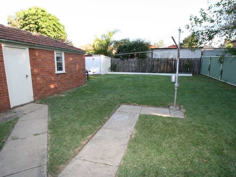 15 Burrell Street, Beverly Hills NSW 2209