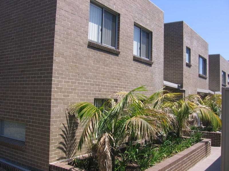 1/16 Myers Street, Roselands NSW 2196