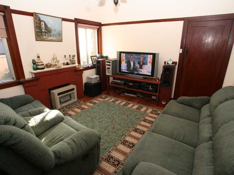 17 Hobbs Street, Kingsgrove NSW 2208