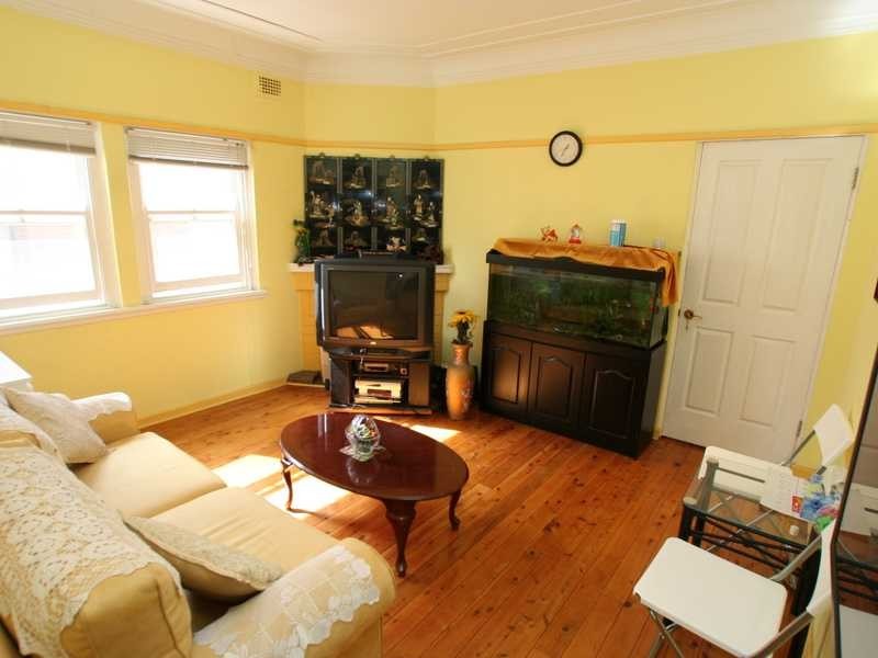 81 Wolli St, Kingsgrove NSW 2208