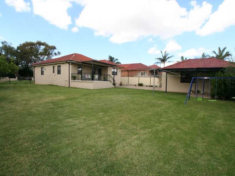 29 Junee Crescent, Kingsgrove NSW 2208