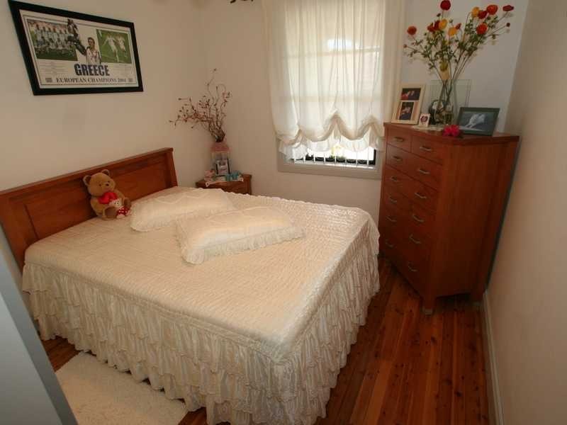 29 Junee Crescent, Kingsgrove NSW 2208