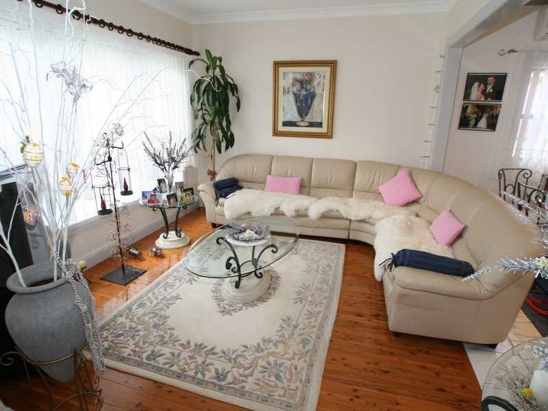 29 Junee Crescent, Kingsgrove NSW 2208