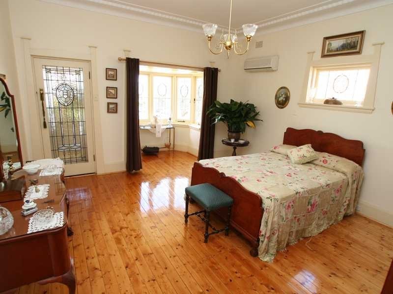 11 Nicholas Avenue, Campsie NSW 2194
