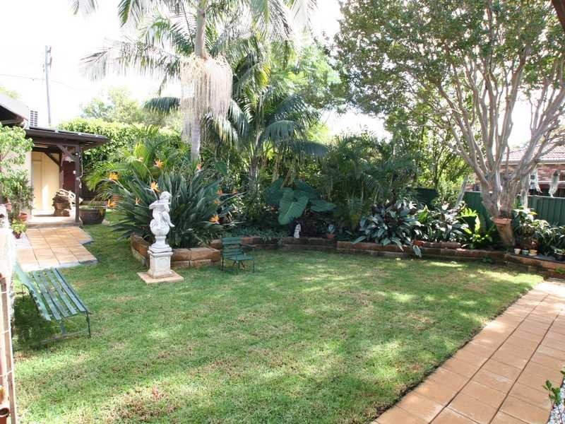 11 Nicholas Avenue, Campsie NSW 2194