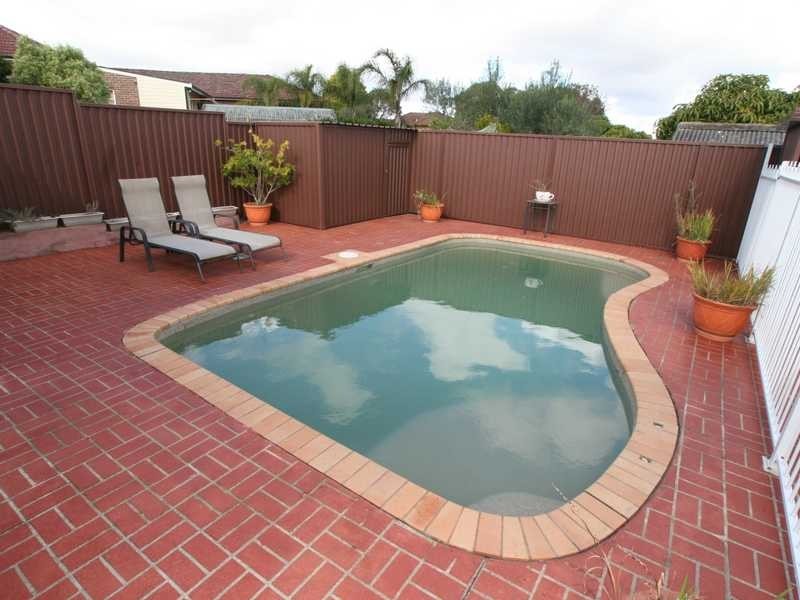 6 Woodlawn Avenue, Earlwood NSW 2206