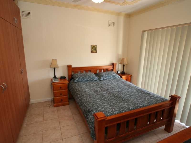 6 Woodlawn Avenue, Earlwood NSW 2206