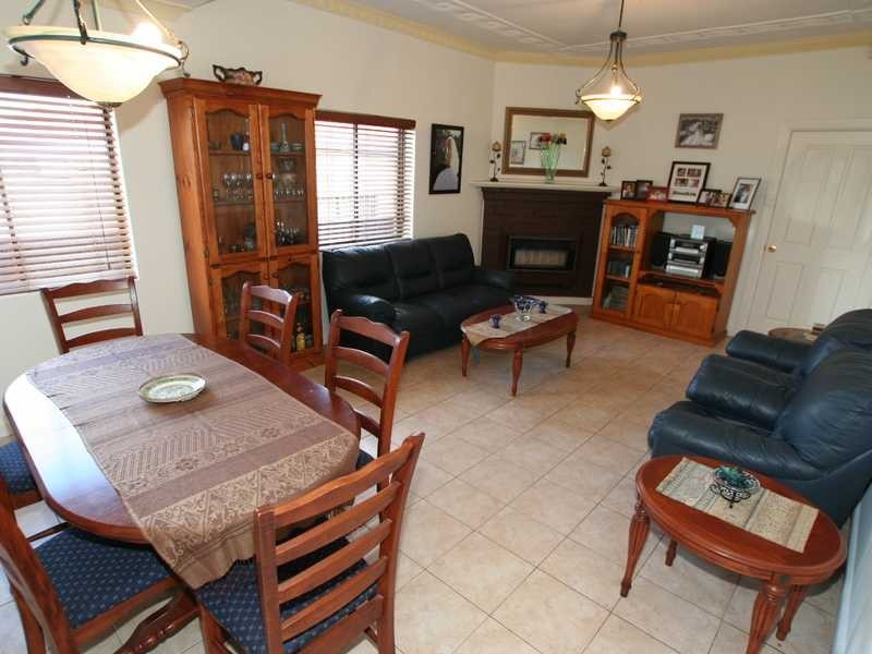 6 Woodlawn Avenue, Earlwood NSW 2206