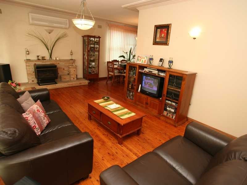 4 Gungaroo Place, Beverly Hills NSW 2209