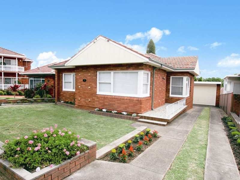 7 Braeside Crescent, Earlwood NSW 2206