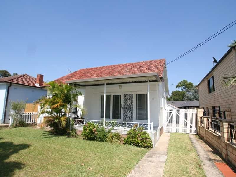 11 Kooreela Street, Kingsgrove NSW 2208