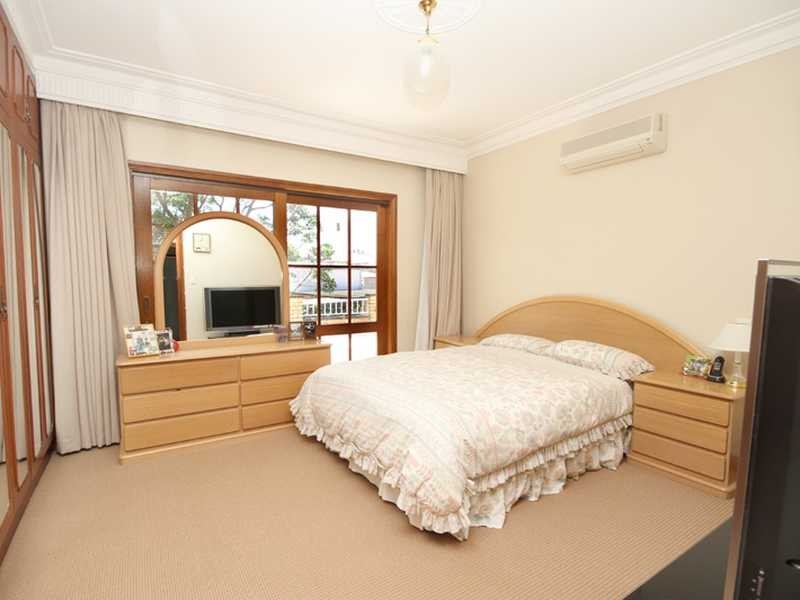 6 Baringa Road, Earlwood NSW 2206