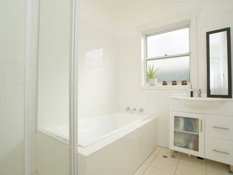 42 Glamis Street, Kingsgrove NSW 2208