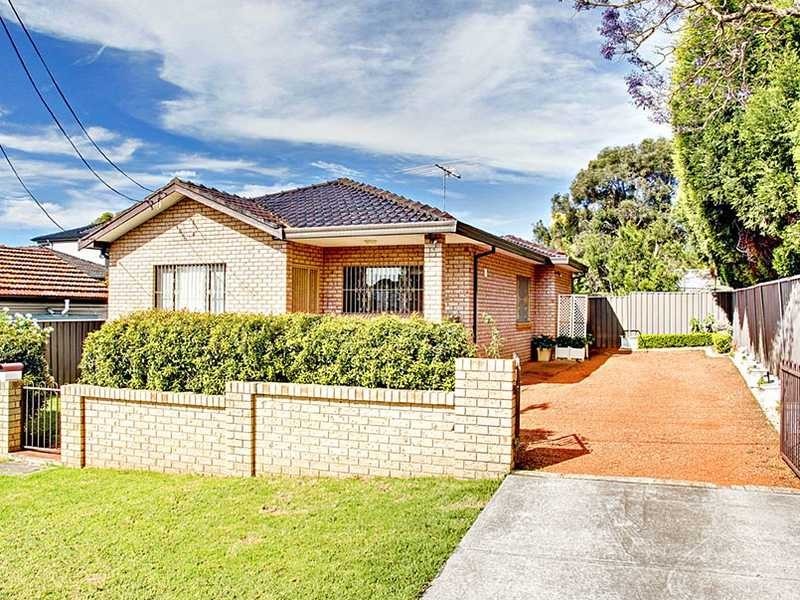 1 Hilltop Street, Kingsgrove NSW 2208