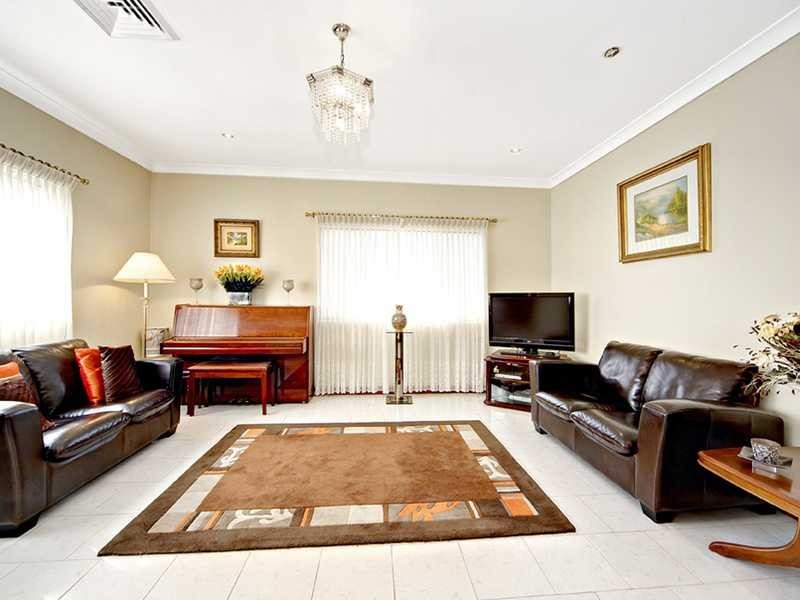 1 Hilltop Street, Kingsgrove NSW 2208