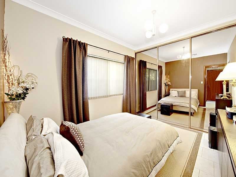 1 Hilltop Street, Kingsgrove NSW 2208