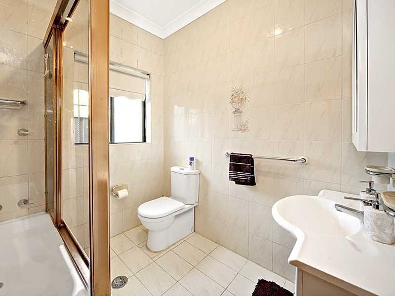 1 Hilltop Street, Kingsgrove NSW 2208