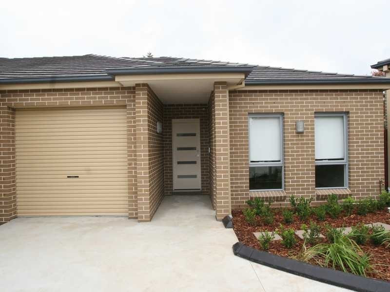 Unit 2/14 Marsden Cres, Peakhurst NSW 2210