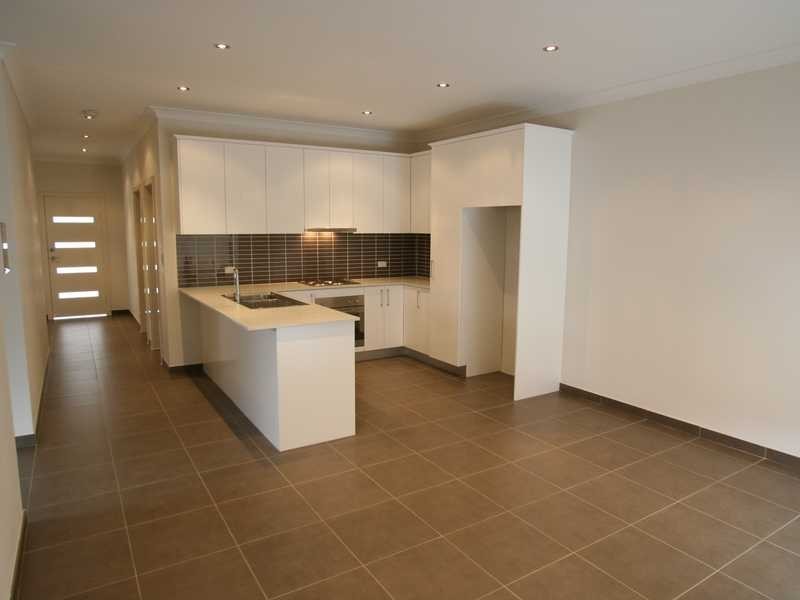 Unit 2/14 Marsden Cres, Peakhurst NSW 2210