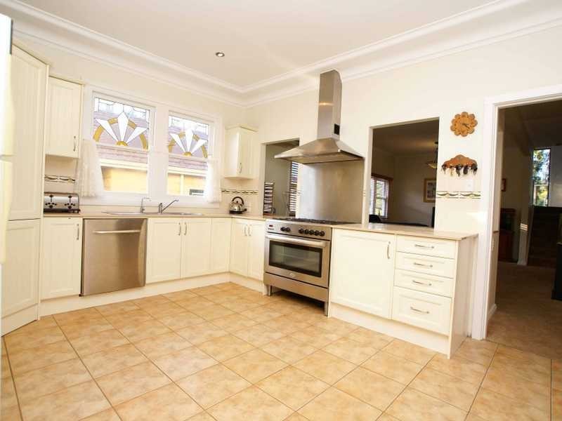 18 Hillcrest Avenue, Bardwell Valley NSW 2207