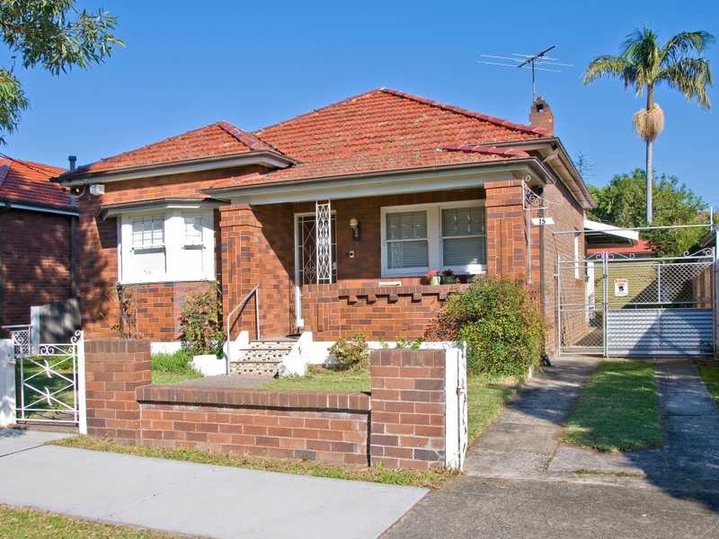 15 Rosemeath Avenue, Kingsgrove NSW 2208