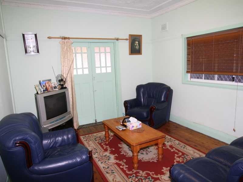 4 Remly Street, Roselands NSW 2196