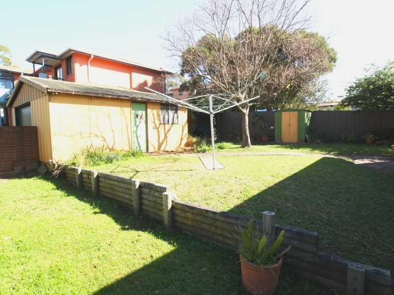 30 Junee Crescent, Kingsgrove NSW 2208